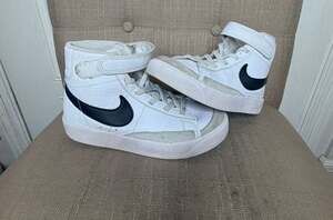 Nike Blazer Mid '77 Little Kids Sneakers White Black DA4087-100